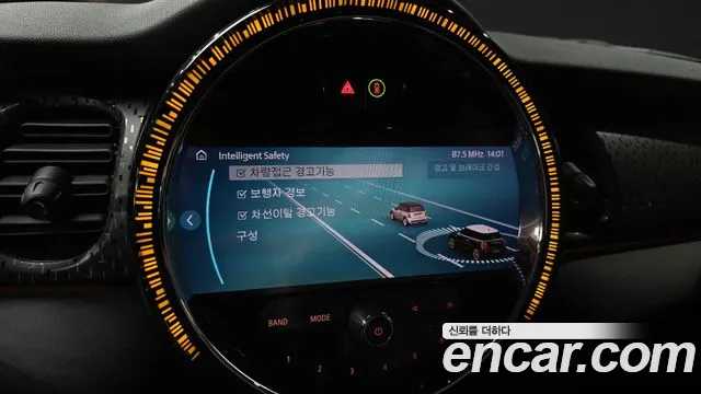 MINI Cooper Electric — Фото автомобиля 21