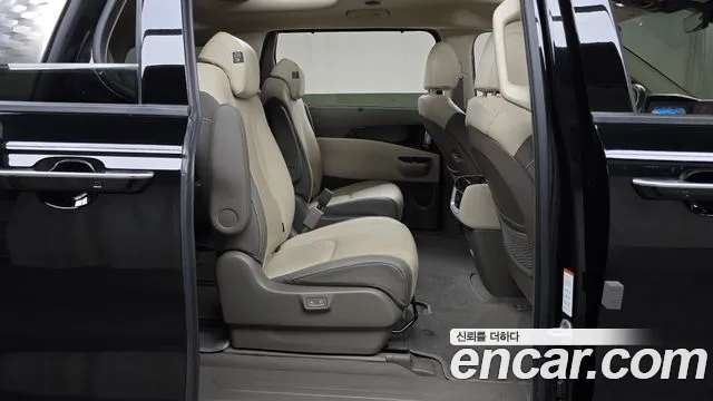 Kia Carnival Generation 4 — Фото автомобиля 12