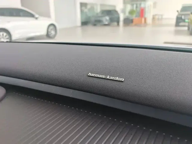 Volvo EX30 — Фото автомобиля 29