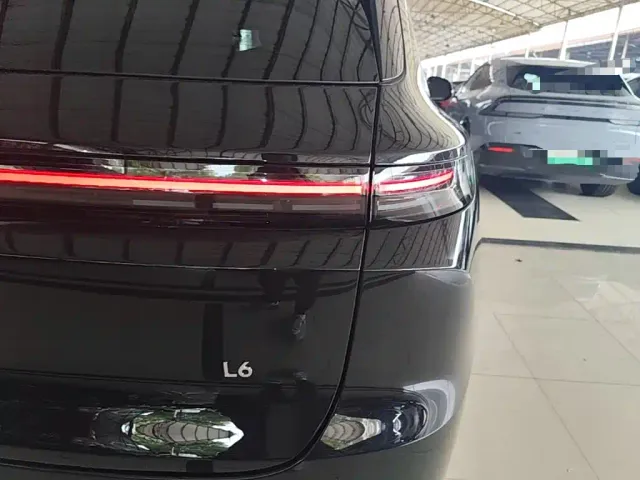 Li Auto L6 — Фото автомобиля 7