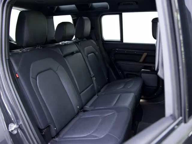 Land Rover Defender — Фото автомобиля 17