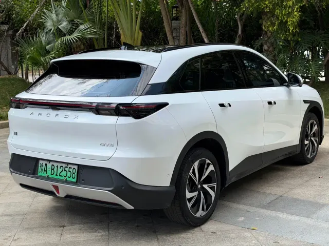 Arcfox Alpha T5 — Фото автомобиля 9
