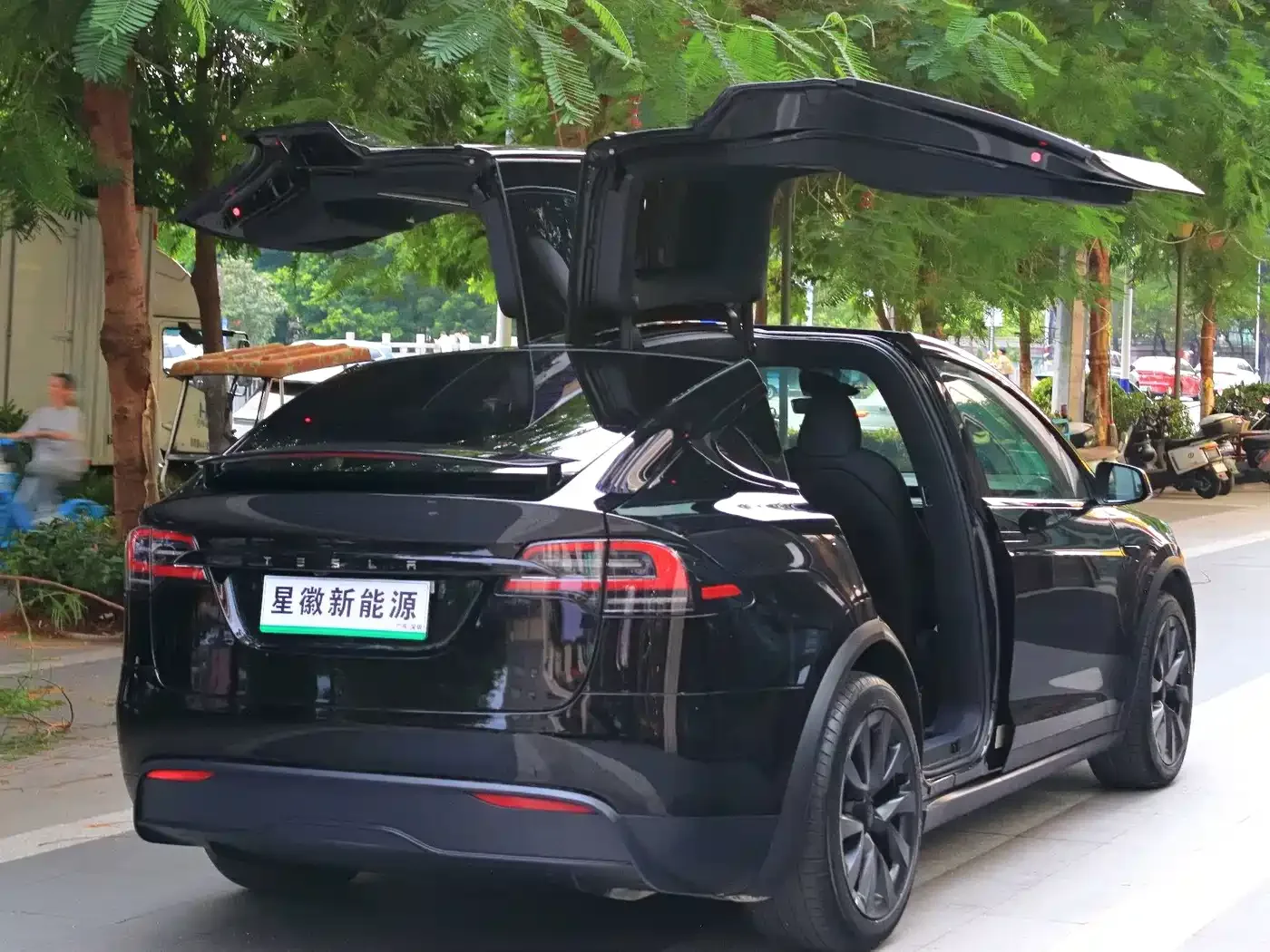 Tesla Model X 2023 Dual Motor All-Wheel Drive Edition — Фото автомобиля 23