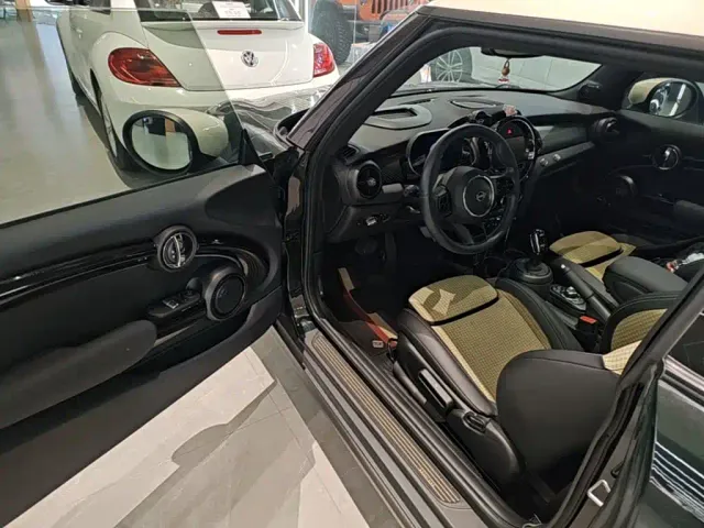 MINI Hatch — Фото автомобиля 15