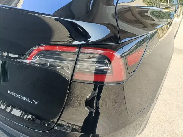 Tesla Model Y — Фото автомобиля 7