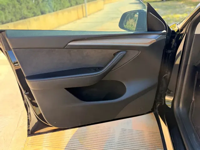 Tesla Model Y — Фото автомобиля 28
