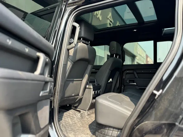 Land Rover Defender — Фото автомобиля 8