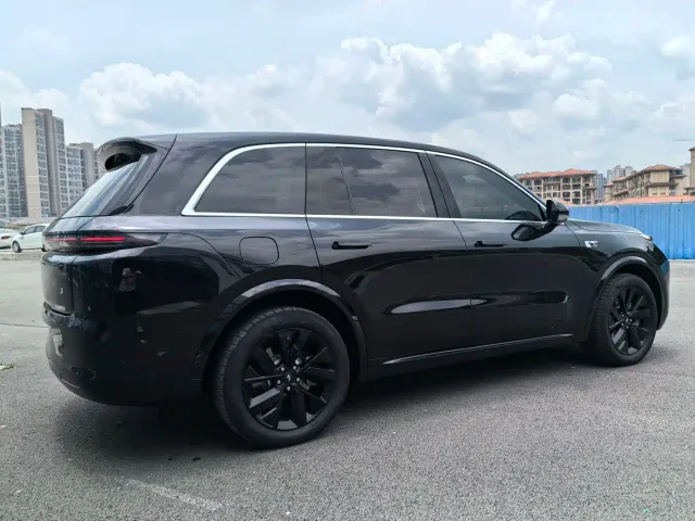 Li Auto L8 — Фото автомобиля 9