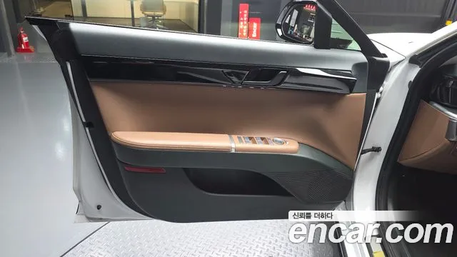 Hyundai Grandeur Grandeur (GN7) 2.5 Бензин 2WD — Фото автомобиля 24