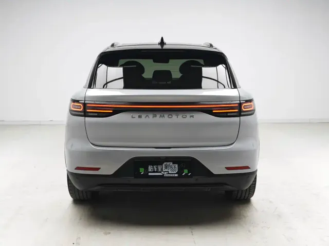 Leapmotor C11 — Фото автомобиля 5