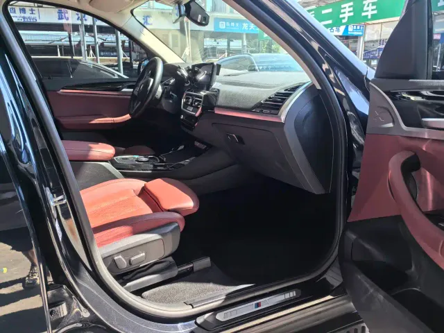 BMW iX3 — Фото автомобиля 3