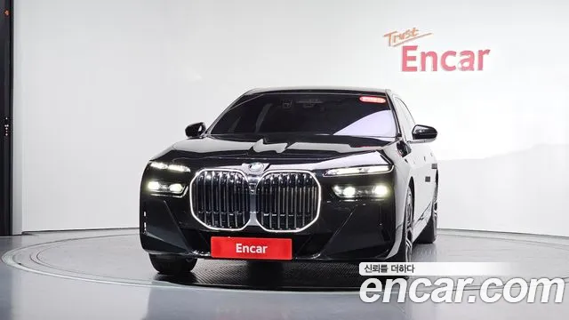 BMW 7-Series 7 серия (G70) 740i xDrive M Sport — Фото автомобиля 3
