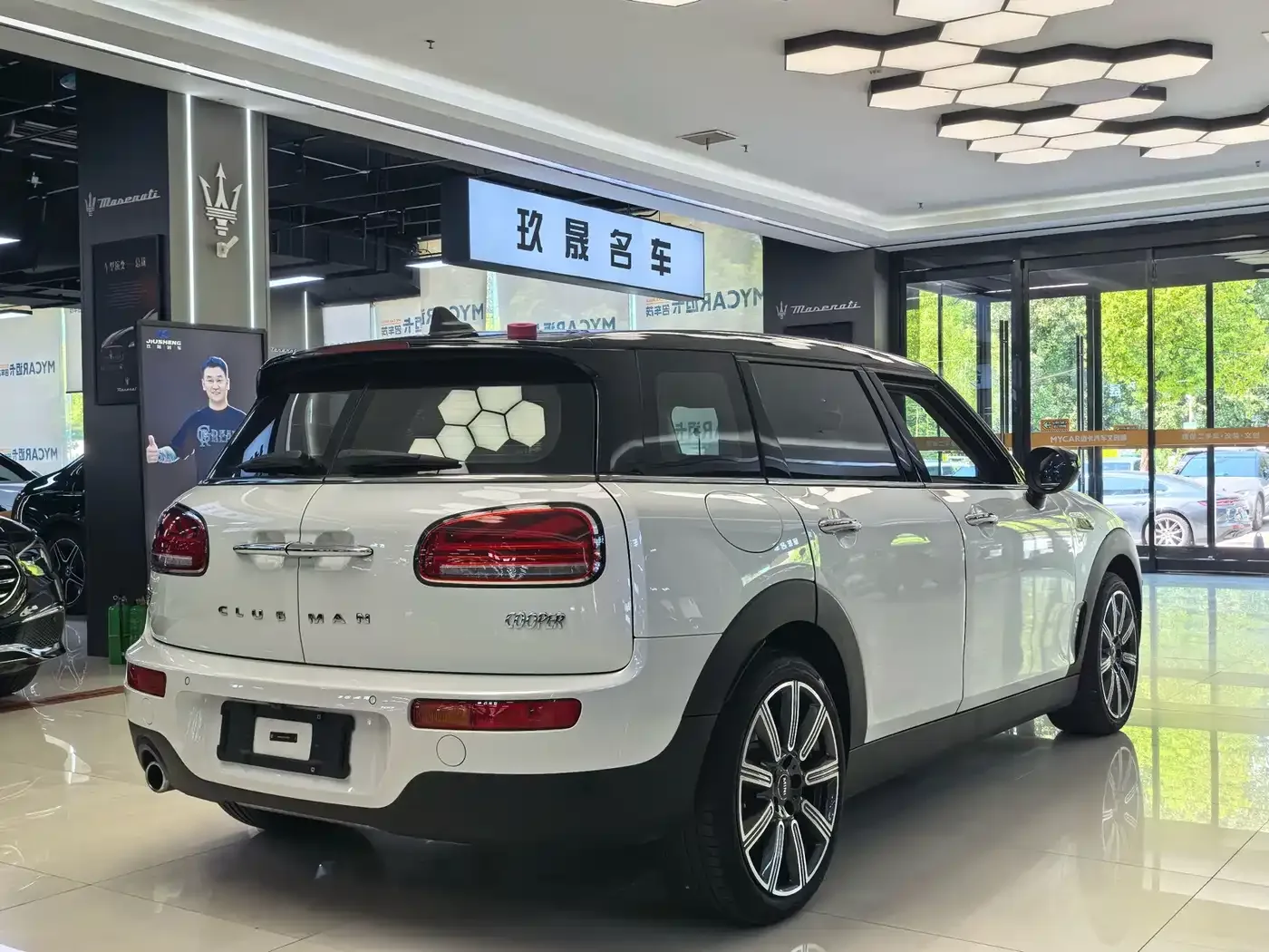 MINI MINI CLUBMAN 2023 Facelift 1.5T COOPER Connoisseur — Фото автомобиля 14