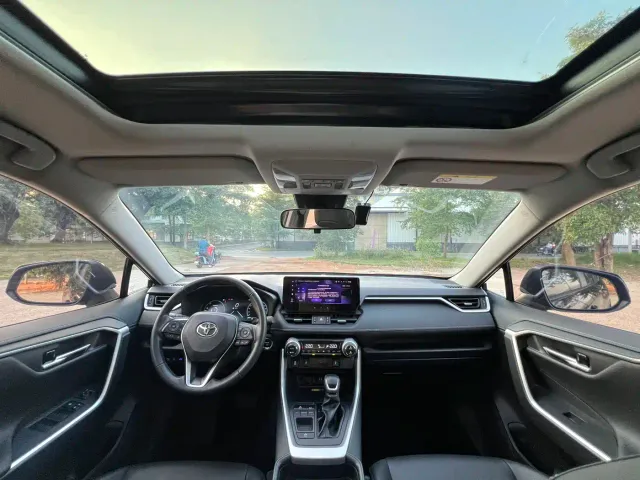 Toyota RAV4 — Фото автомобиля 7
