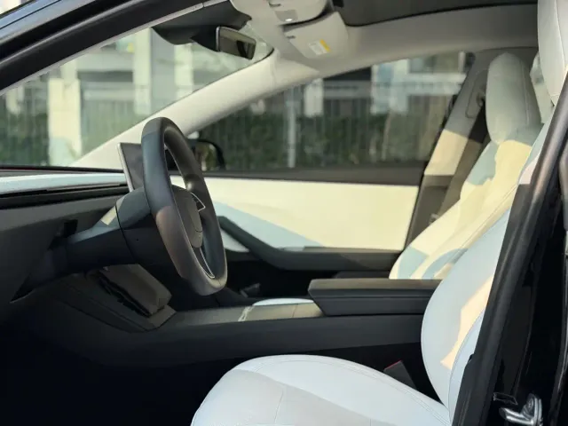 Tesla Model 3 — Фото автомобиля 8