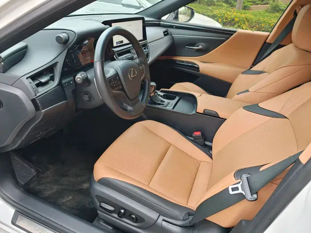 Lexus ES — Фото автомобиля 7