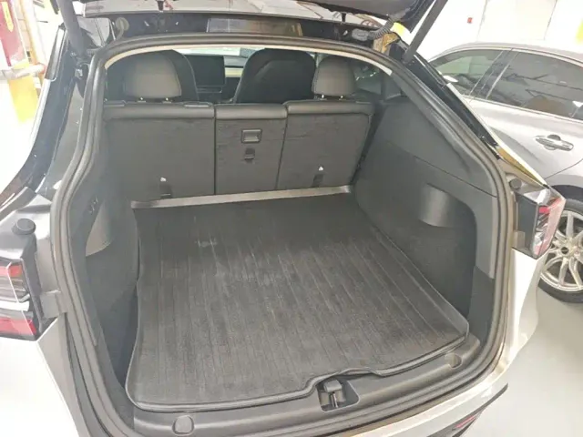 Tesla Model Y — Фото автомобиля 18