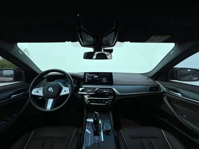 BMW 5 Series — Фото автомобиля 10
