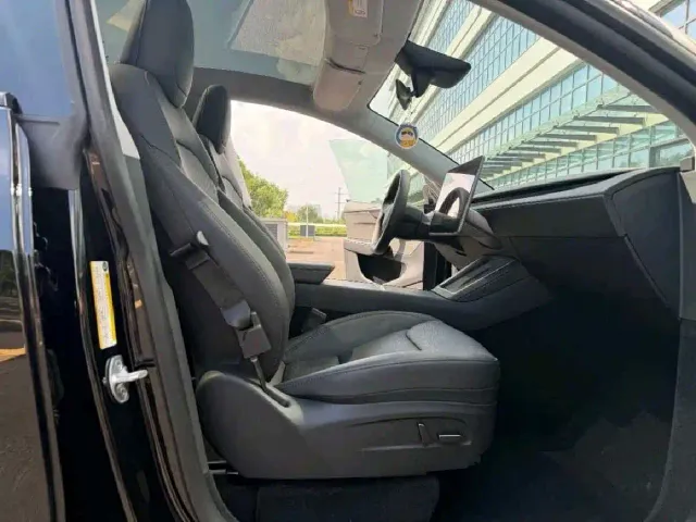Tesla Model Y — Фото автомобиля 10