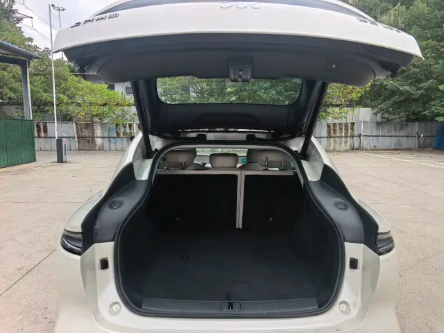 IM Motors LS6 — Фото автомобиля 11