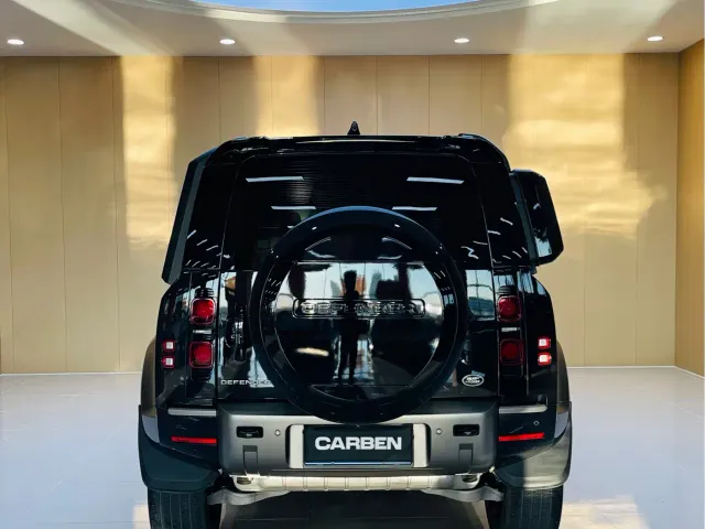 Land Rover Defender — Фото автомобиля 8