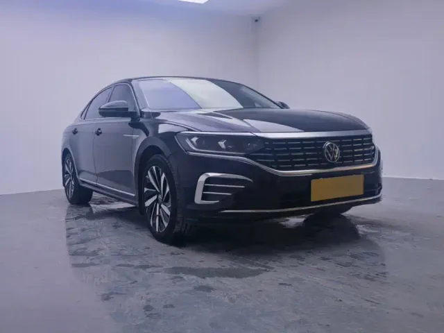 Volkswagen Passat — Фото автомобиля 3