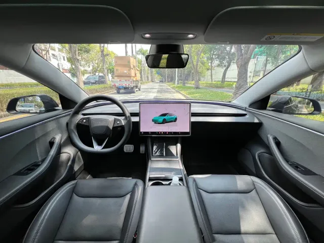 Tesla Model 3 — Фото автомобиля 6