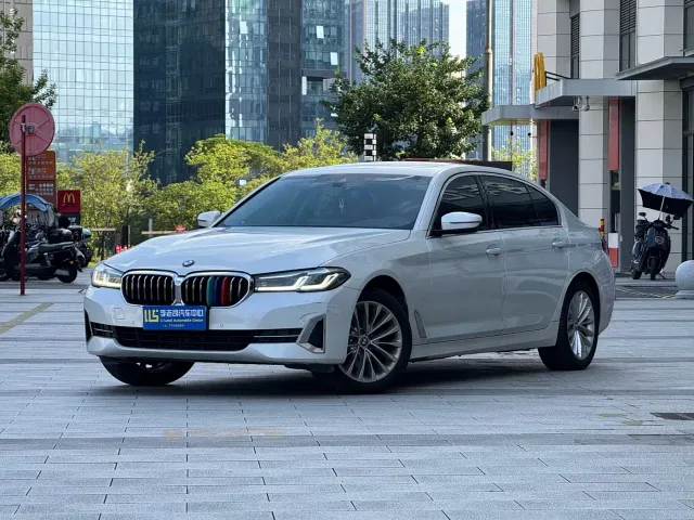 Фотография автомобиля — BMW 5 Series