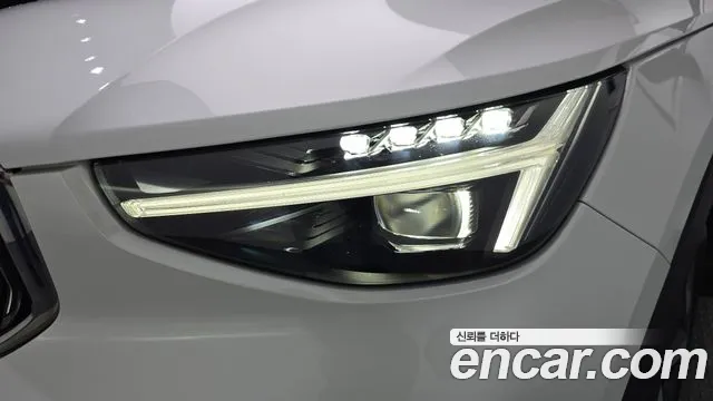 Вольво XC40 B4 Ultra Bright — Фото автомобиля 22