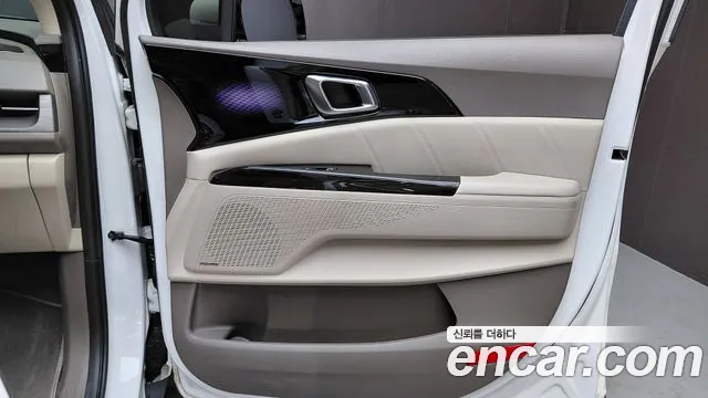Kia Carnival Generation 4 — Фото автомобиля 14