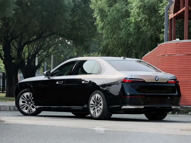 BMW i7 — Фото автомобиля 6