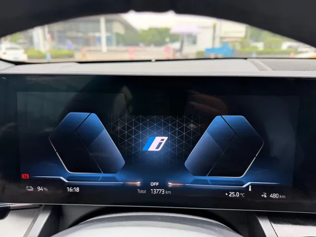 BMW i5 — Фото автомобиля 5