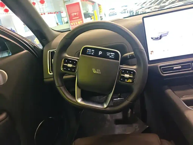 Li Auto L9 — Фото автомобиля 10