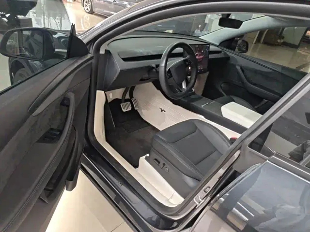 Tesla Model Y — Фото автомобиля 15