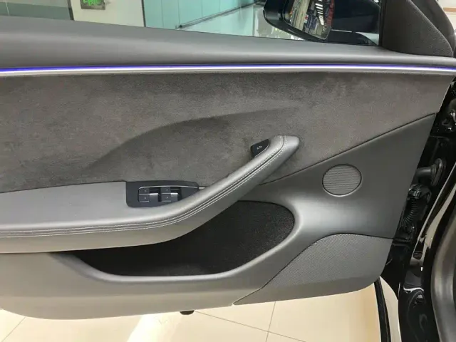 Tesla Model 3 — Фото автомобиля 7