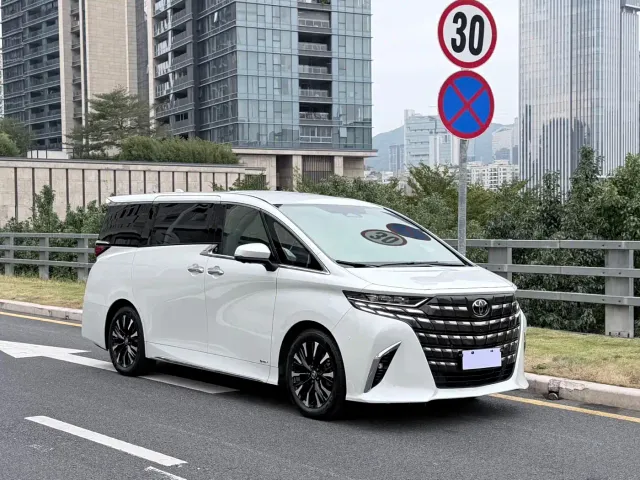 Toyota Alphard — Фото автомобиля 3