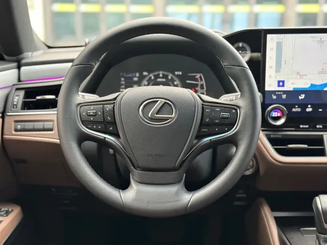 Lexus ES — Фото автомобиля 8