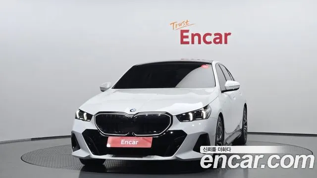 BMW 5 Series G60 — Фото автомобиля 3