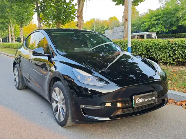 Tesla Model Y — Фото автомобиля 3