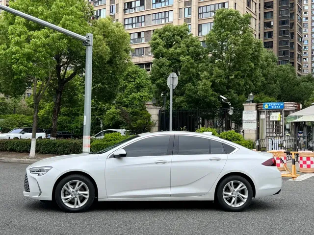 Buick Regal — Фото автомобиля 4