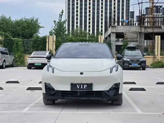 Lynk & Co Z20 — Фото автомобиля 2