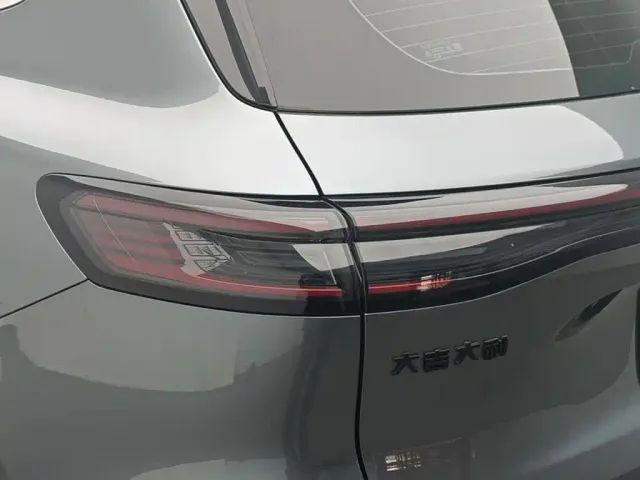 Geely Galaxy Starship 7 EM-i — Фото автомобиля 14