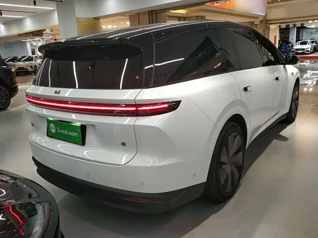 Li Auto i8 — Фото автомобиля 6