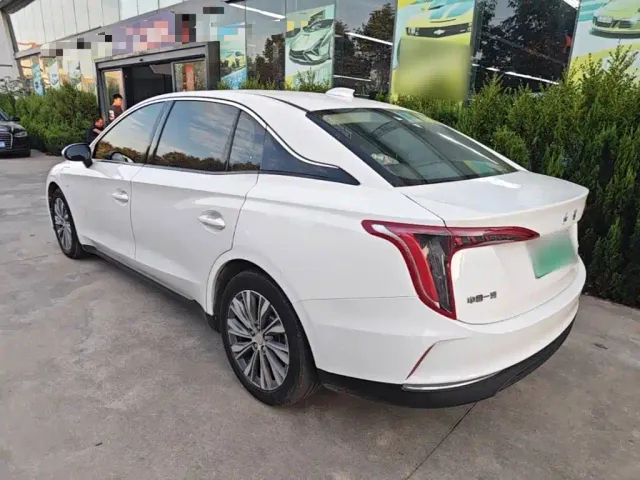 Hongqi E-QM5 — Фото автомобиля 4