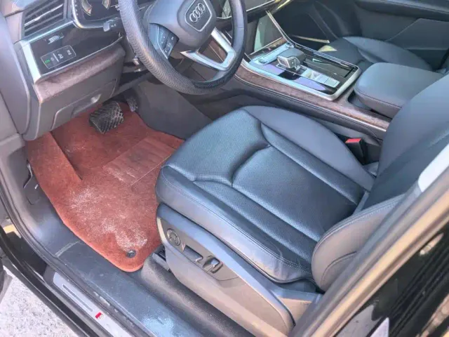 Audi Q7 — Фото автомобиля 9