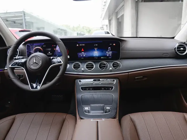 Mercedes-Benz E-Class — Фото автомобиля 6