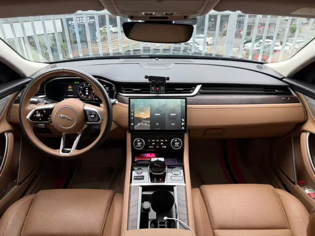 Jaguar XFL — Фото автомобиля 4