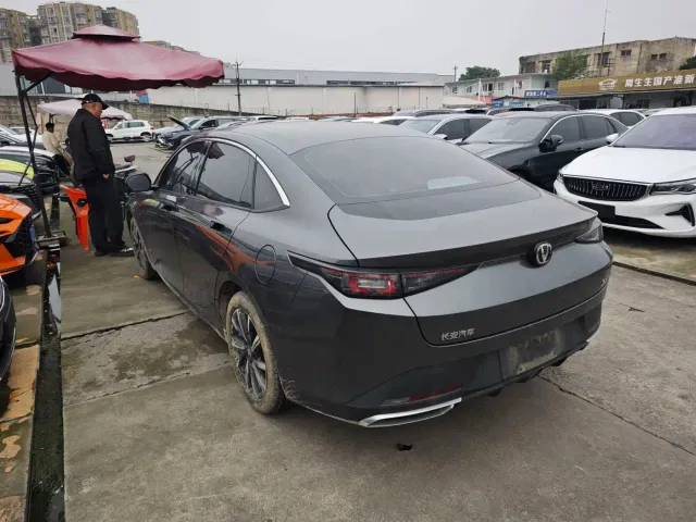 Changan Eado — Фото автомобиля 9
