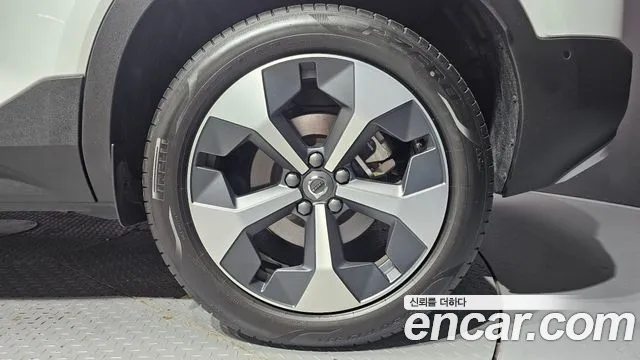 Volvo XC40 — Фото автомобиля 21