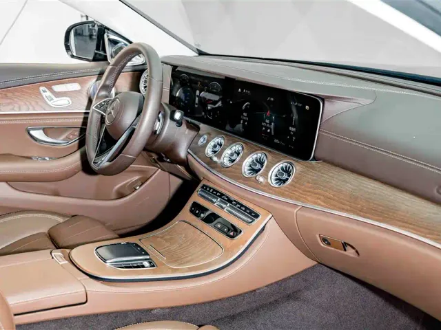 Mercedes-Benz E-Class — Фото автомобиля 18